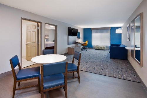 Comfort Suites Milwaukee Park Place - image 35