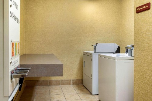 Sleep Inn & Suites Airport Milwaukee - image 4