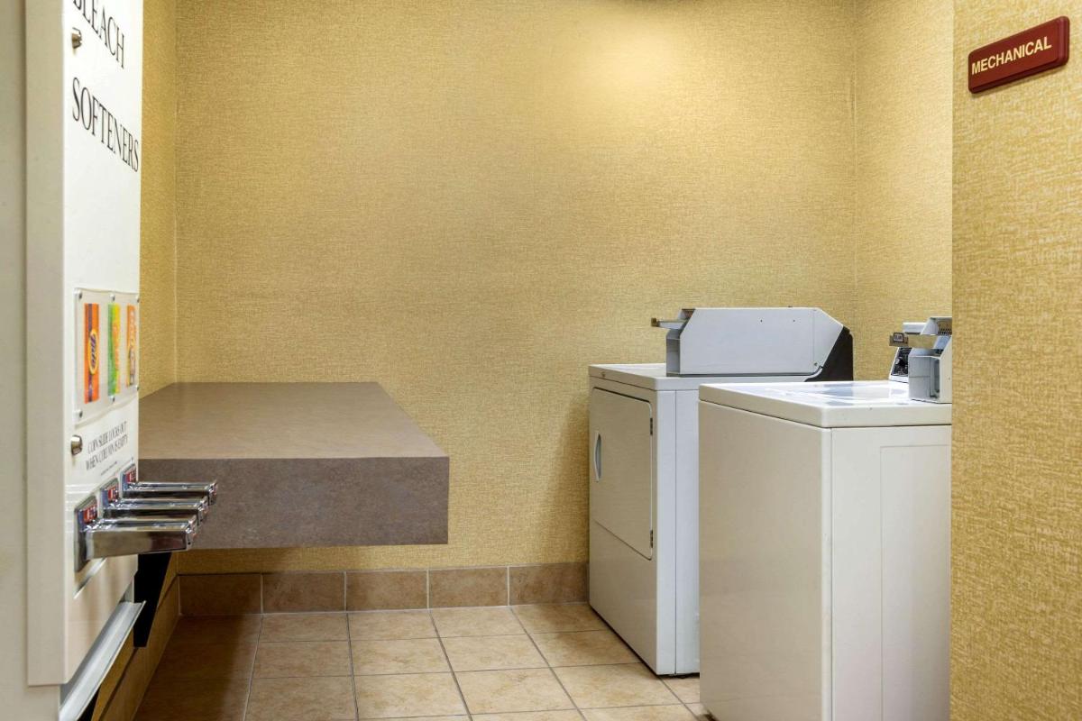 Sleep Inn & Suites Airport Milwaukee - image 4