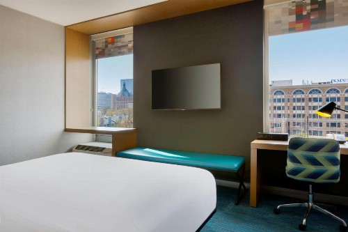 aloft Hotel Milwaukee Downtown - image 11