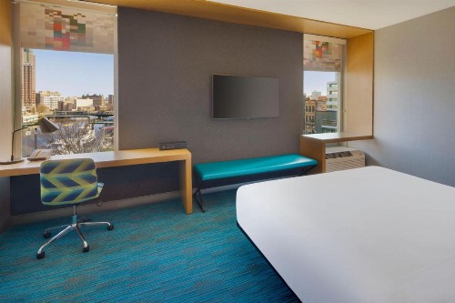 aloft Hotel Milwaukee Downtown - image 12