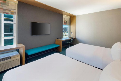 aloft Hotel Milwaukee Downtown - image 13