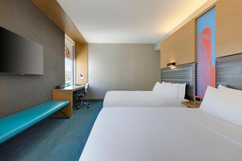 aloft Hotel Milwaukee Downtown - image 14