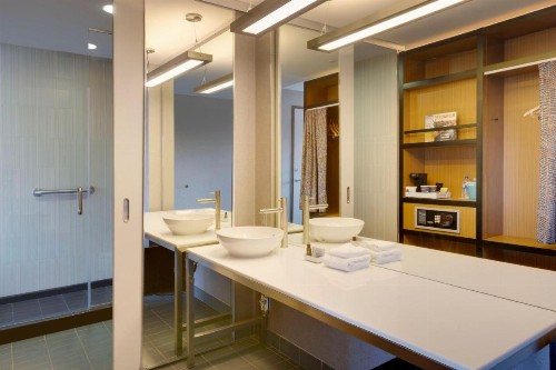 aloft Hotel Milwaukee Downtown - image 15