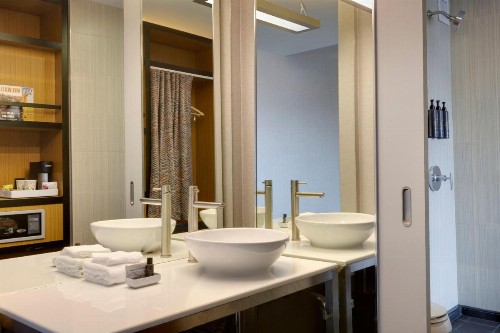 aloft Hotel Milwaukee Downtown - image 16