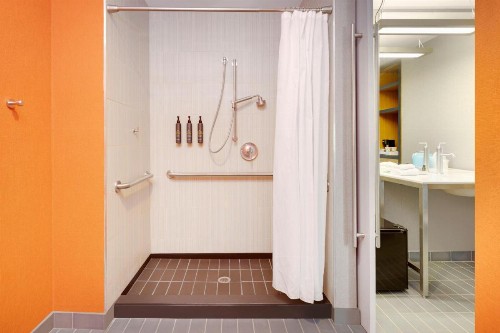 aloft Hotel Milwaukee Downtown - image 17