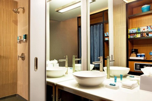 aloft Hotel Milwaukee Downtown - image 20