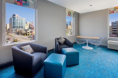 aloft Hotel Milwaukee Downtown - image 23