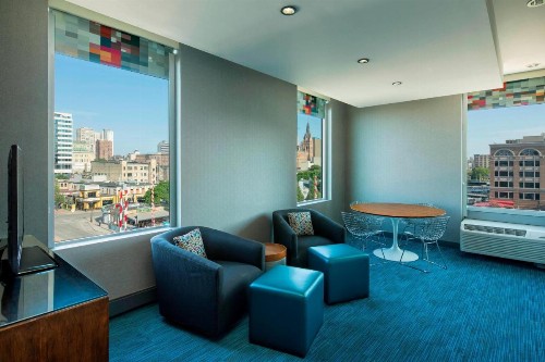 aloft Hotel Milwaukee Downtown - image 24