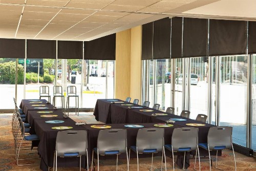 aloft Hotel Milwaukee Downtown - image 40