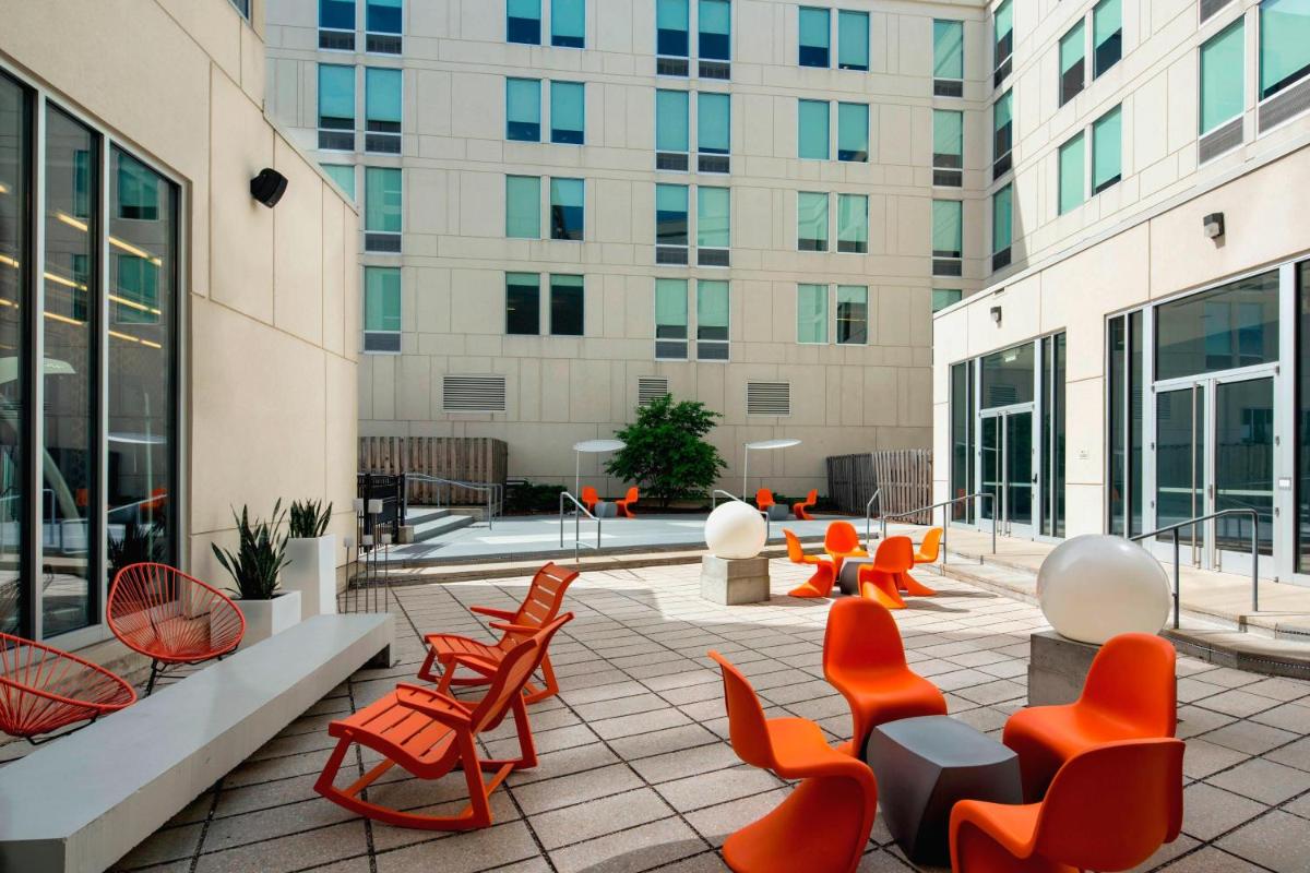 aloft Hotel Milwaukee Downtown - image 7