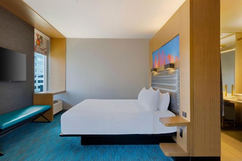 aloft Hotel Milwaukee Downtown - image 9