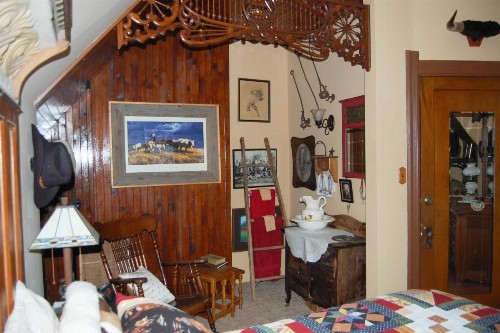 Schuster Mansion Bed & Breakfast - image 3