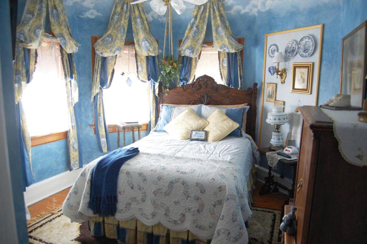 Schuster Mansion Bed & Breakfast - image 7