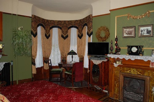 Schuster Mansion Bed & Breakfast - image 9