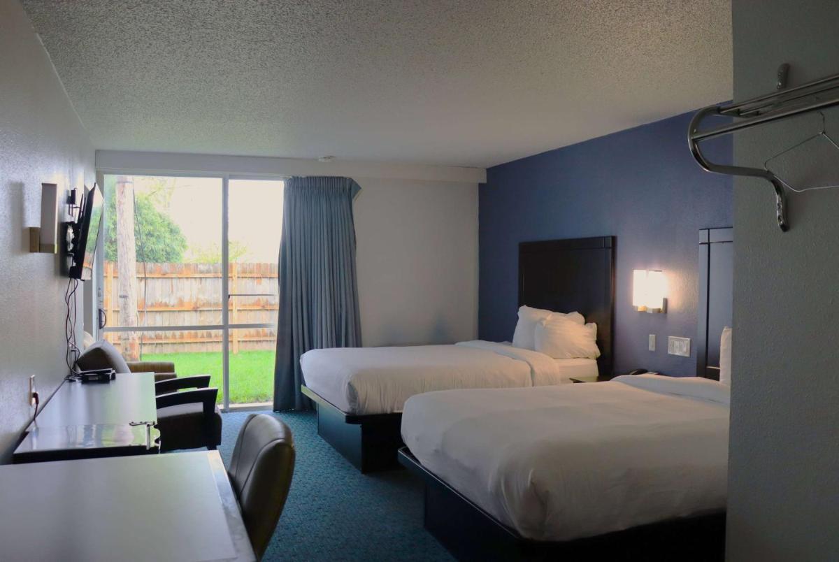 Travelodge by Wyndham Milwaukee - main image