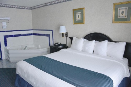 Travelodge by Wyndham Milwaukee - image 10