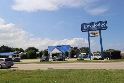 Travelodge by Wyndham Milwaukee - image 17