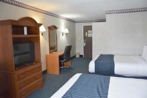 Travelodge by Wyndham Milwaukee - image 8