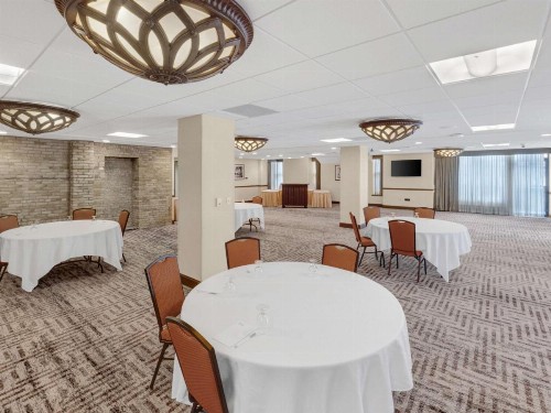 Hilton Garden Inn Milwaukee Downtown - image 47