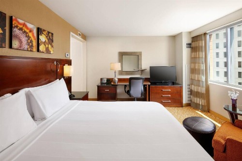 Milwaukee Marriott Downtown - image 3
