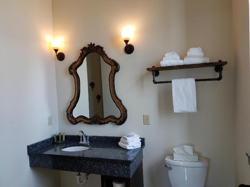 Brewhouse Inn and Suites - image 5