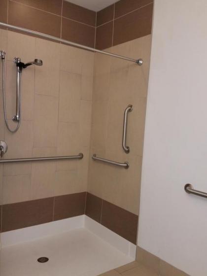Brewhouse Inn and Suites - image 7