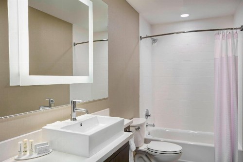 SpringHill Suites by Marriott Milwaukee Downtown - image 19