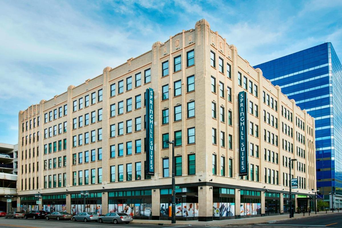 SpringHill Suites by Marriott Milwaukee Downtown - image 2
