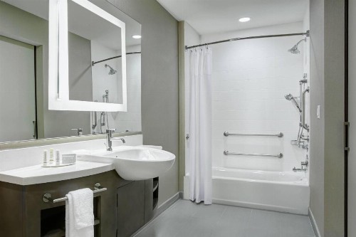 SpringHill Suites by Marriott Milwaukee Downtown - image 20