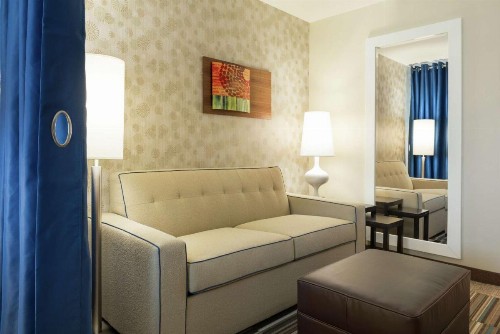 Home2 Suites by Hilton Milwaukee Airport - image 16