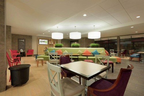 Home2 Suites by Hilton Milwaukee Airport - image 5