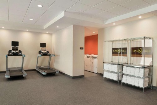 Home2 Suites by Hilton Milwaukee Airport - image 9