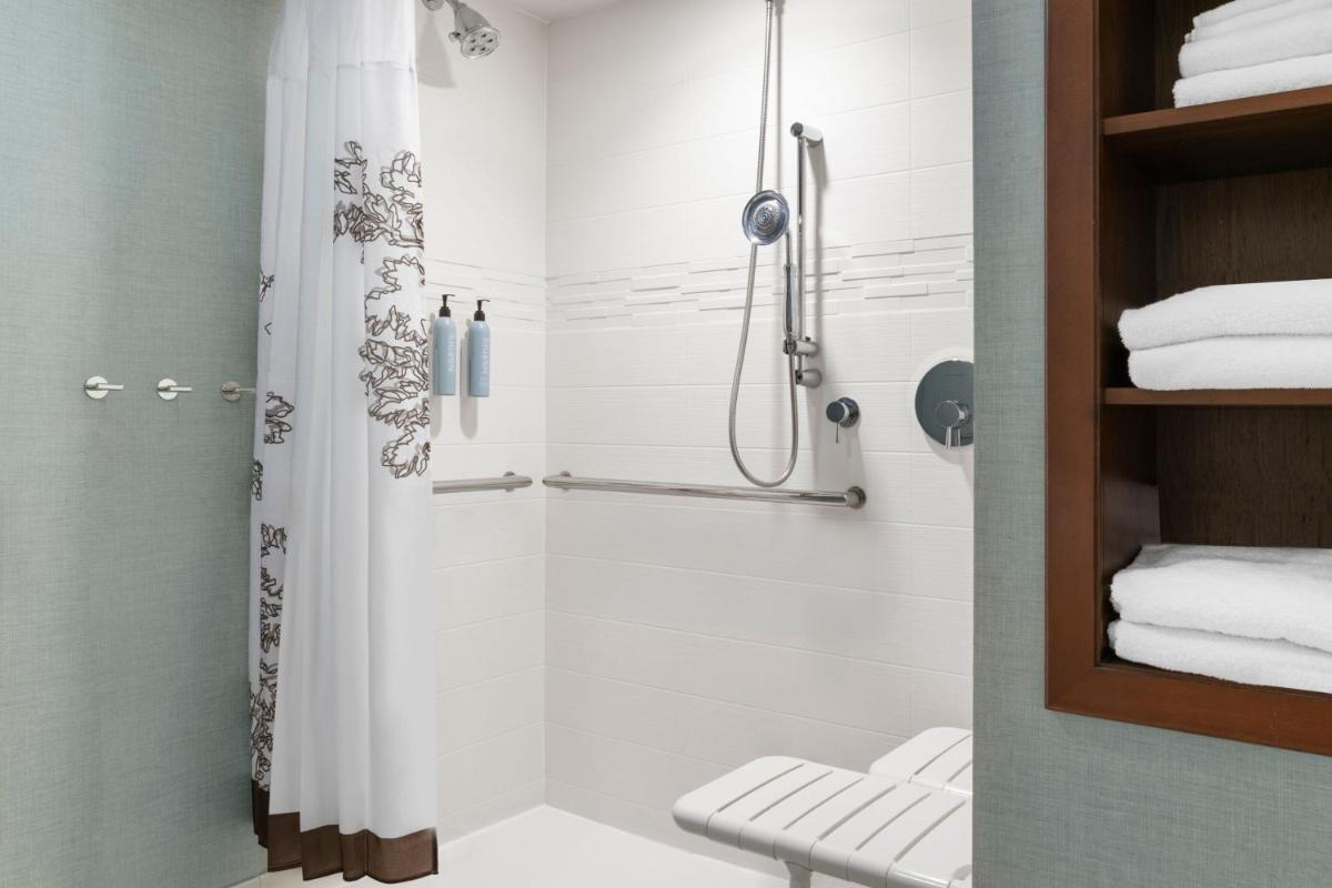 Residence Inn by Marriott Milwaukee West - image 5