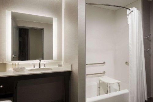 Homewood Suites By Hilton Milwaukee Downtown - image 10