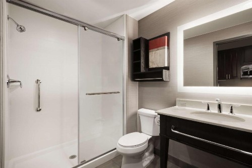 Homewood Suites By Hilton Milwaukee Downtown - image 24