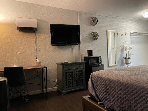 The Village Inn Hotel - image 14