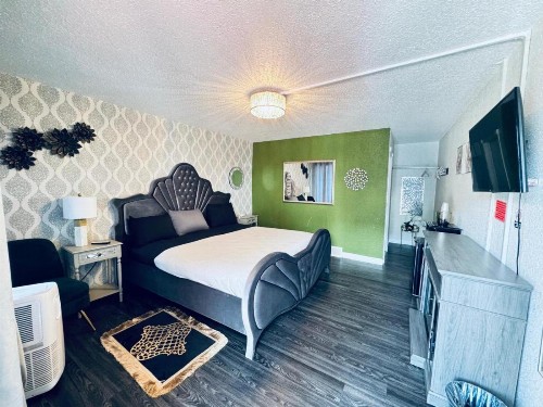 The Village Inn Hotel - image 15