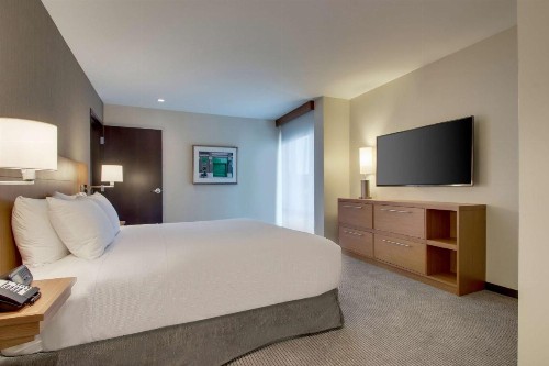 Hyatt Place Milwaukee Downtown - image 3