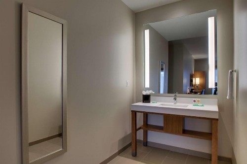 Hyatt Place Milwaukee Downtown - image 43