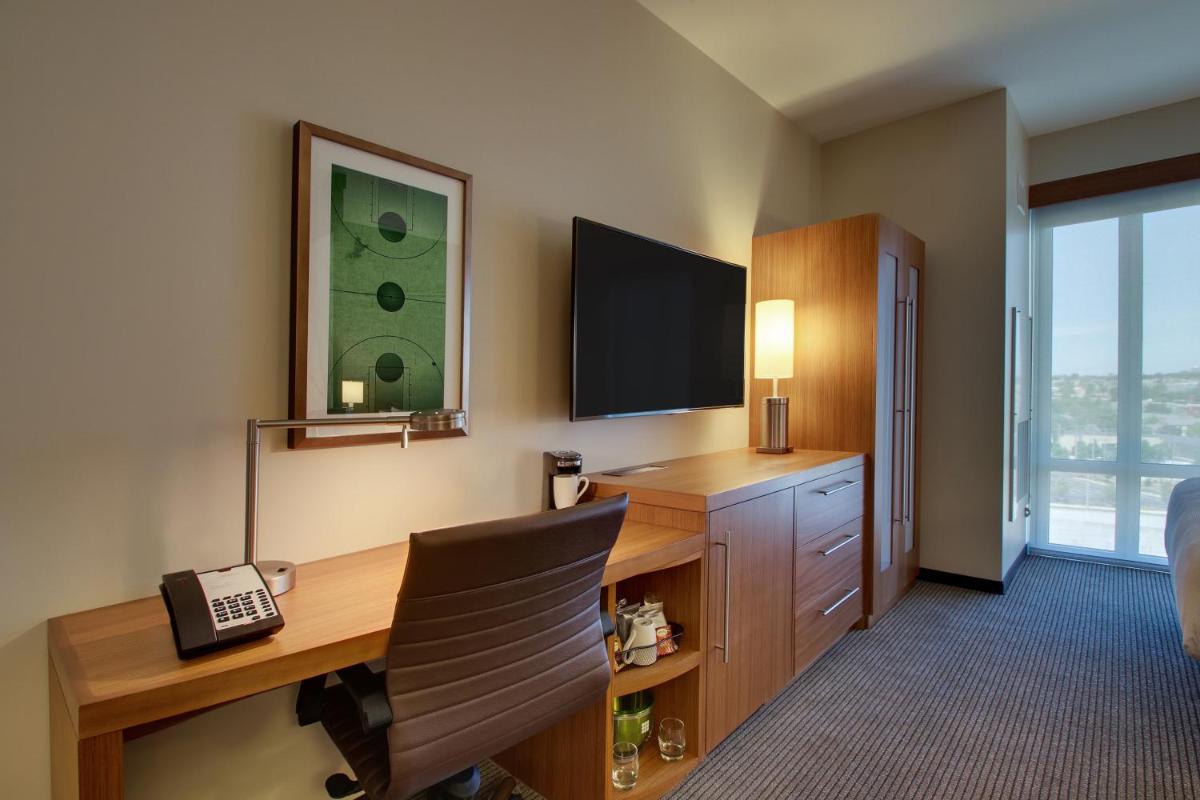Hyatt Place Milwaukee Downtown - image 6