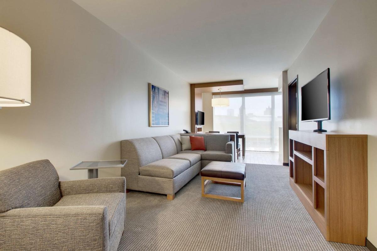 Hyatt Place Milwaukee Downtown - image 7