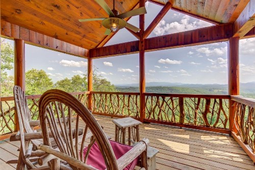Cinnamon Bear Lodge