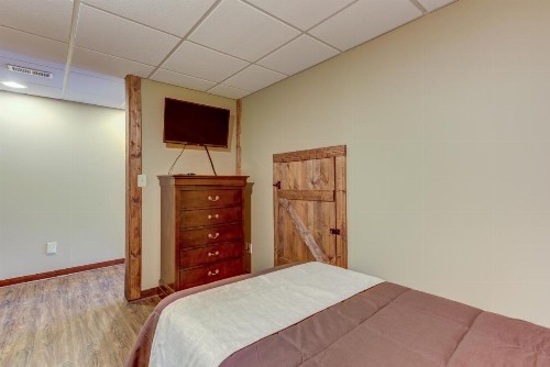 PineHome Cabin - image 10