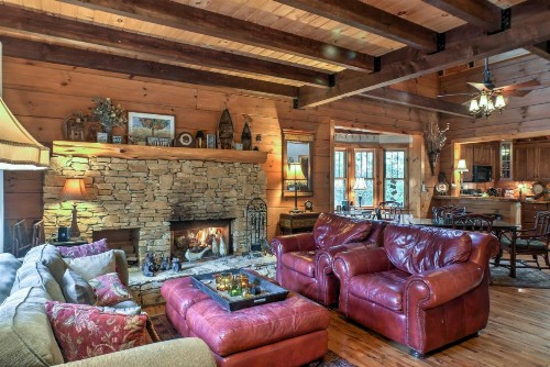 TimberWood Lodge Cabin with Hot Tub Game Room