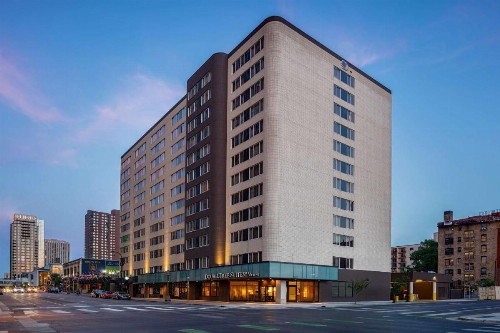 DoubleTree Suites by Hilton Minneapolis - image 1