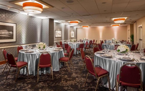 DoubleTree Suites by Hilton Minneapolis - image 11