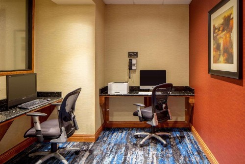 DoubleTree Suites by Hilton Minneapolis - image 18