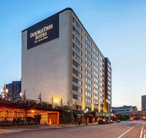 DoubleTree Suites by Hilton Minneapolis - image 20