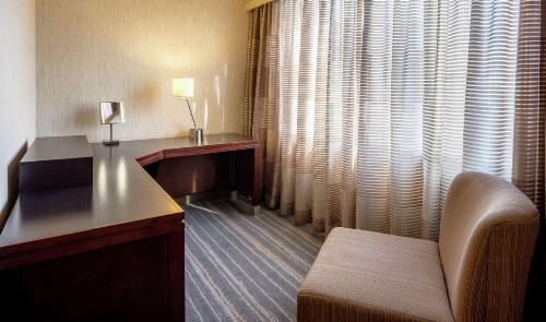 DoubleTree Suites by Hilton Minneapolis - image 22